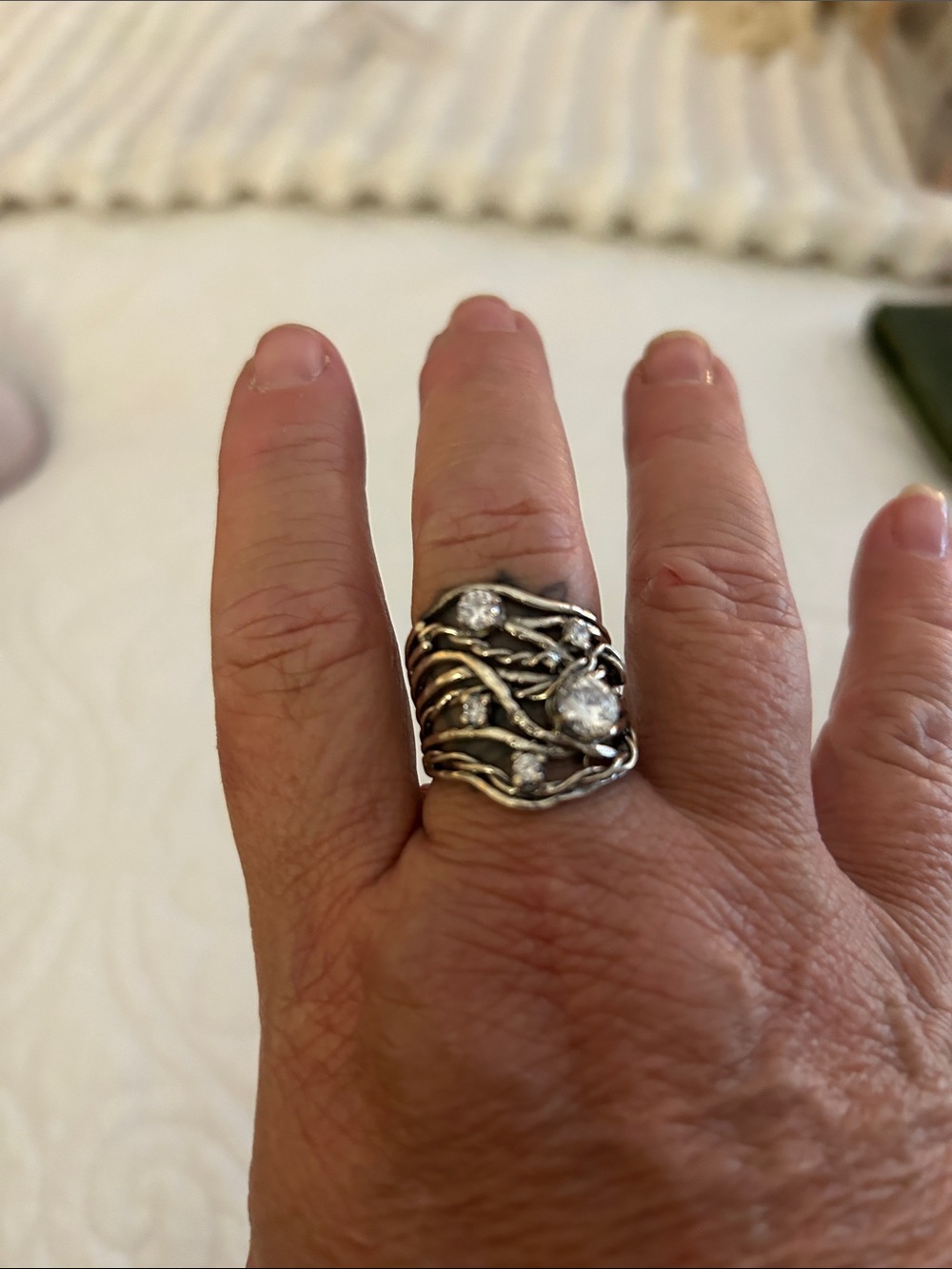 Elegant Silver-Tone Filigree Ring with Clear Stones - Women's Fashion Jewelry